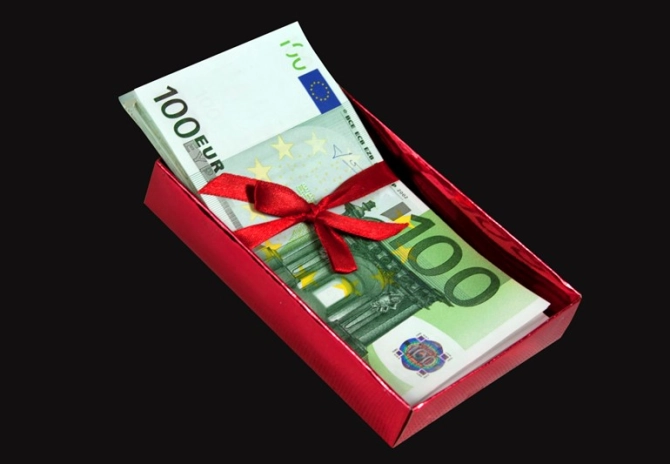 Schenking in 2024? Aangifte schenkbelasting voor 1 maart