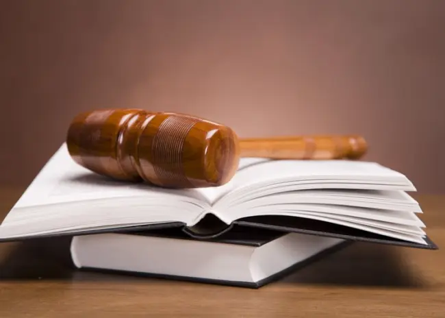 Verzoek ontbinding arbeidsovereenkomst vormde inmenging in vrijheid van meningsuiting