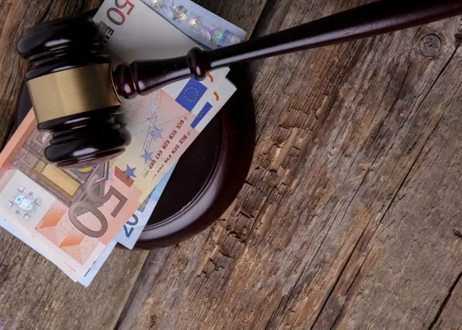 Geen vergoeding verletkosten als zitting niet persoonlijk is bijgewoond