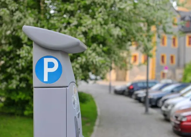 Prejudiciële vragen over karakter naheffingsaanslag parkeerbelasting