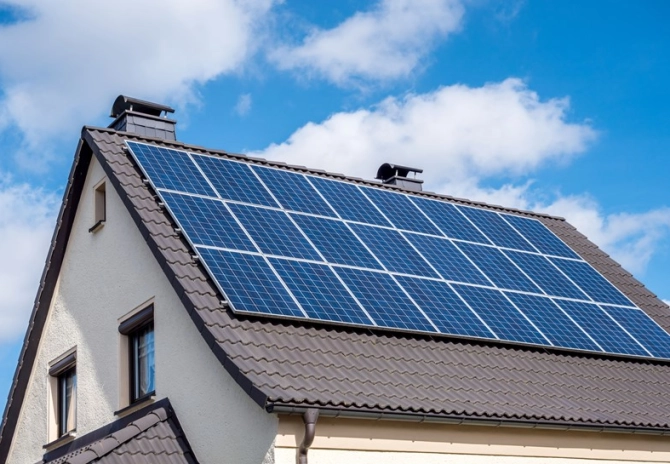 Recht op aftrek btw op draagconstructie woning en op zonnepanelen bij verhuur woning?